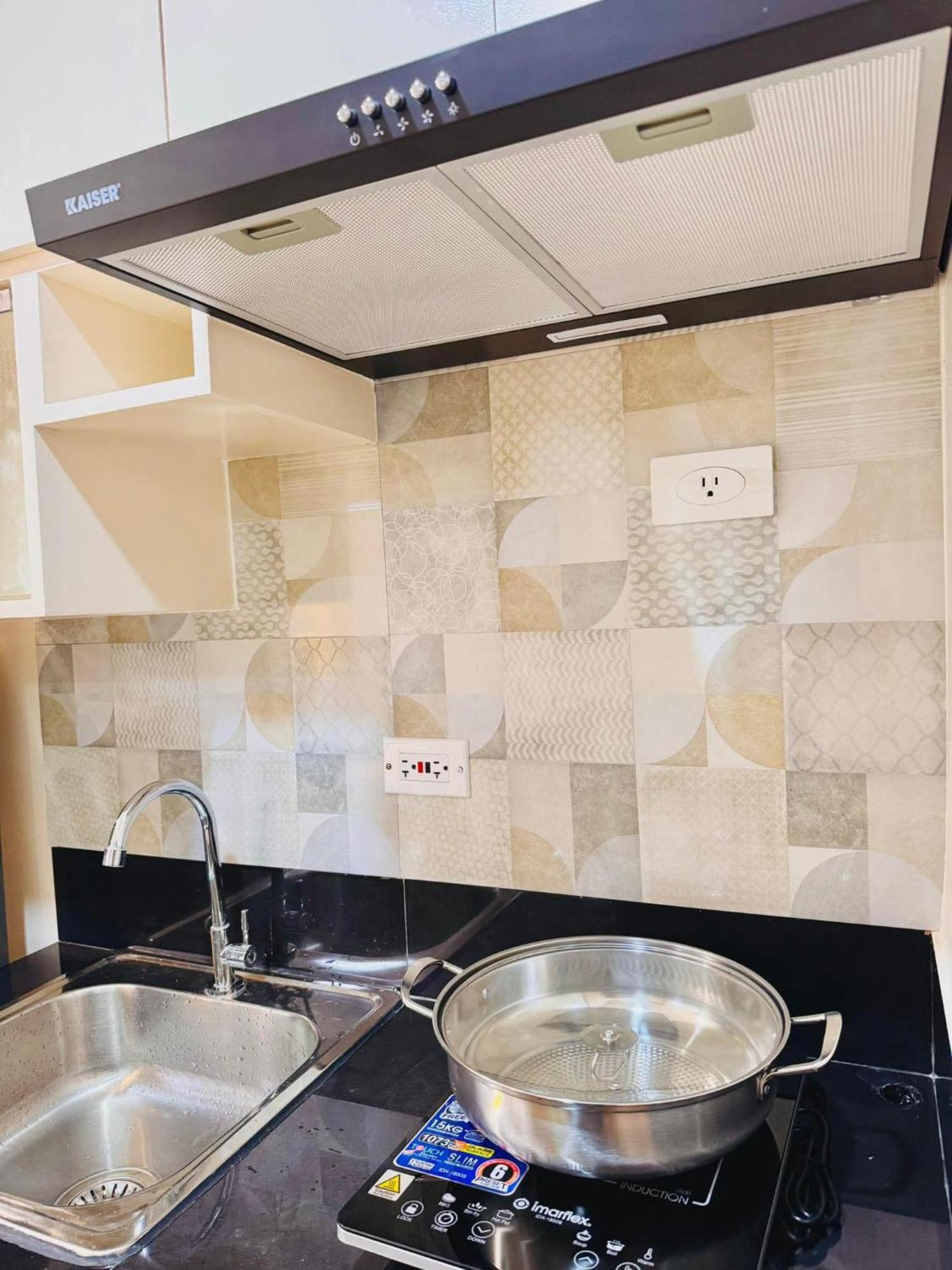 Rj Elite Escape 2Br Condo W Balcony Near Sm Iloilo Екстериор снимка