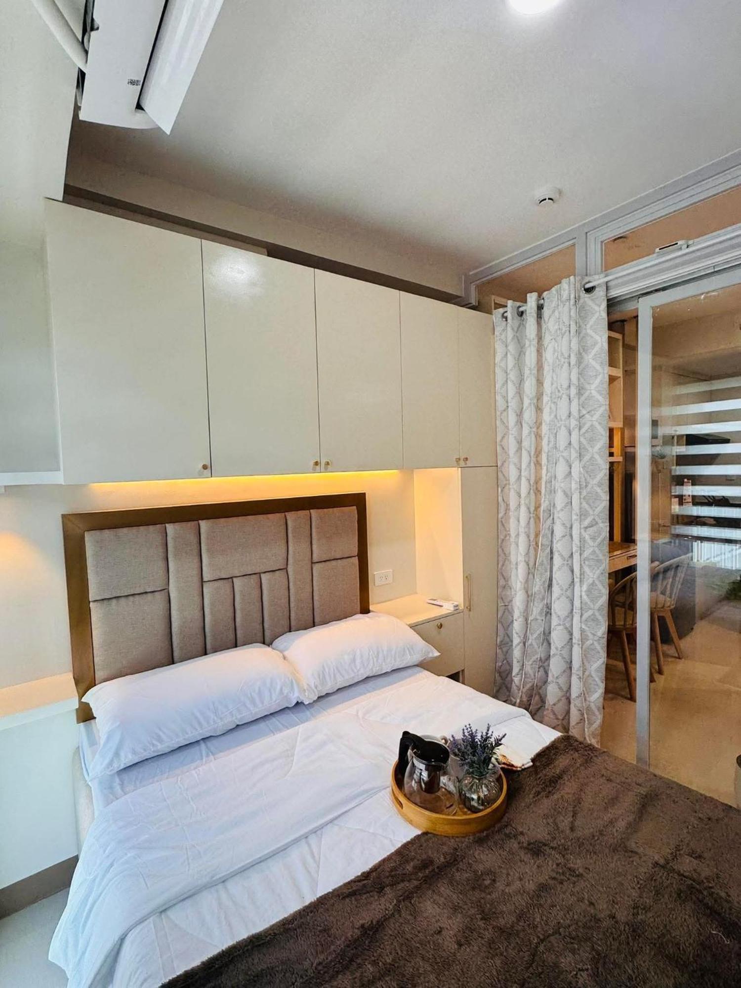 Rj Elite Escape 2Br Condo W Balcony Near Sm Iloilo Екстериор снимка